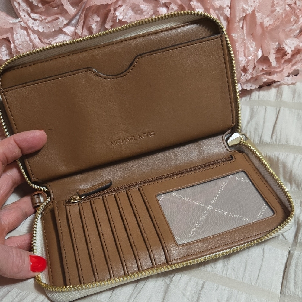 Michael Kors Beige and Gold Wallet - Picture 3 of 9
